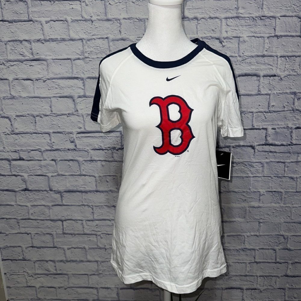 New MLB Nike Women's Logo Boston Red Sox Fan Shirt Size M NWT